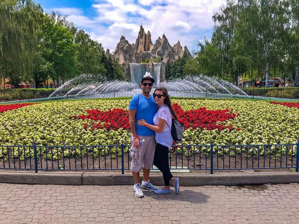 vacation couple in front of the grand garden and mountain at canadas wonderland